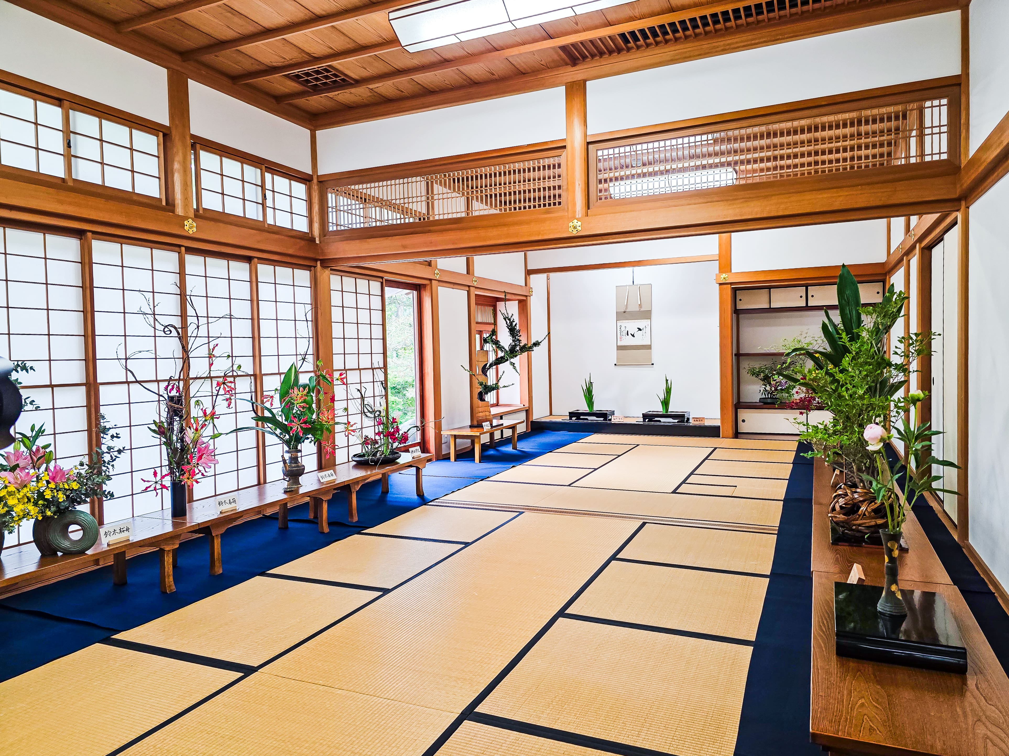 華道相阿彌流『開祖相阿彌眞相没後500年記念華展』展示風景:松嶺院書院の展示風景